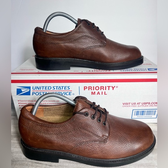 St. John's Bay Other - St. John’s Bay Round Toe Leather Dress Shoes Mens 8 Clean Comfy Casual Work